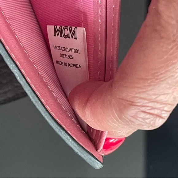 SOLD‼️. NEW MCM LIMITED EDITION PINK BUNNY VISETTOS LEATHER WALLET - Picture 10 of 12